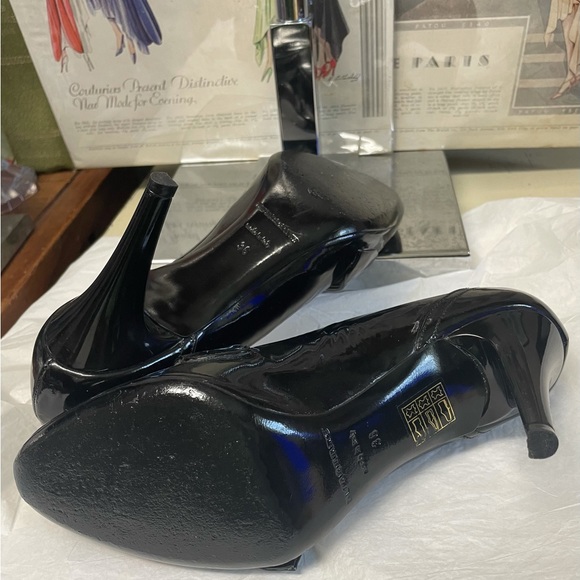 Authentic Burberry Pumps - Picture 12 of 15